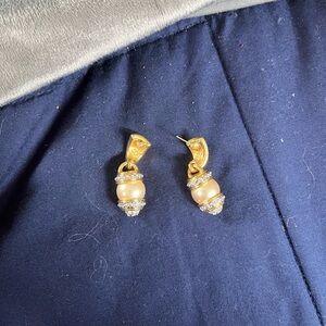 Elegant Gold and Pearl Drop Earrings